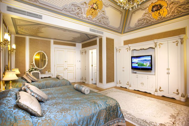 Room 7 of 83