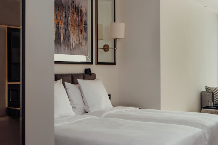 Room 4 of 55