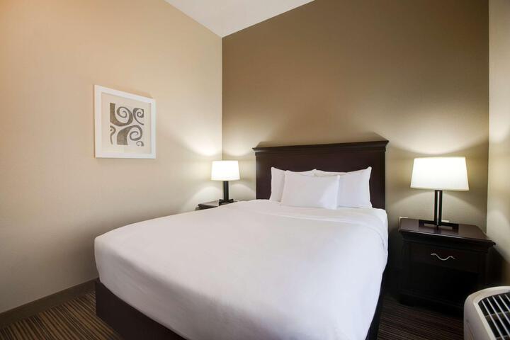 2 Queen Beds (6 of 18)