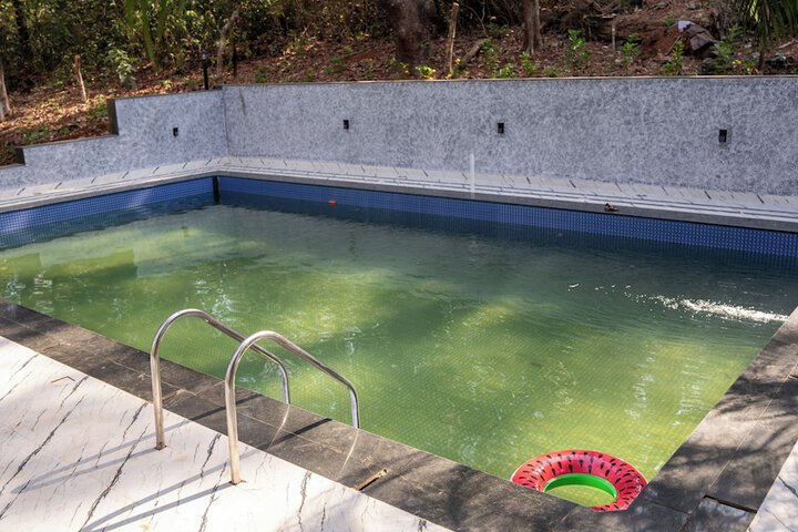 Pool 44 of 70