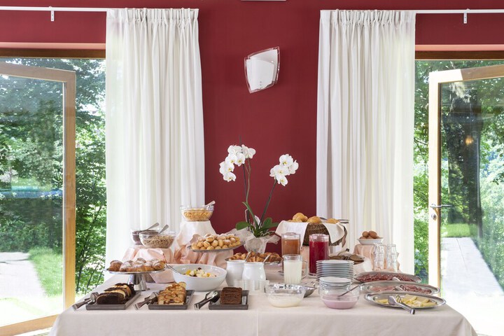 Breakfast/Coffee Service 29 of 36