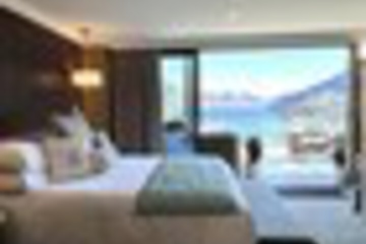Room 44 of 216