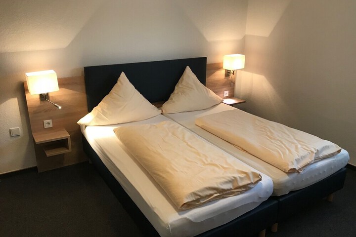Room 8 of 30