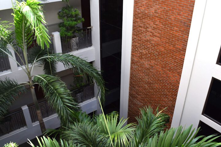 Hotel Exterior 46 of 48