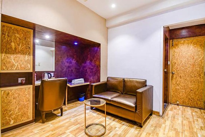 Room 16 of 36