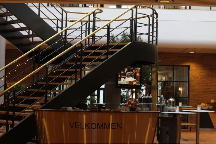 Entrance & Lobby
