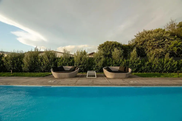 Pool 4 of 9