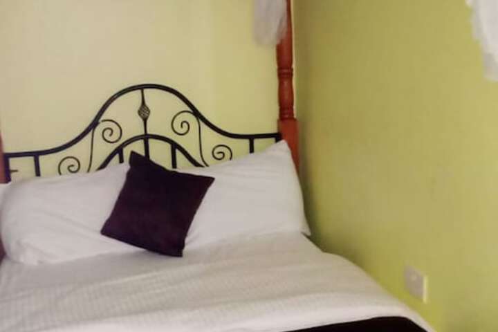 Room 5 of 13