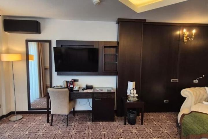Room 5 of 63