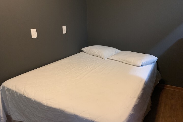 Room 100 of 128