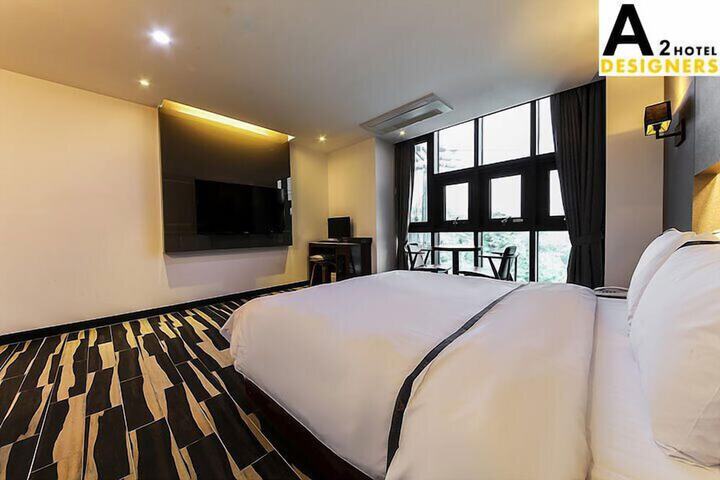 Room 33 of 43
