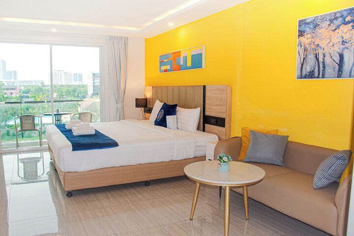 Room 33 of 168