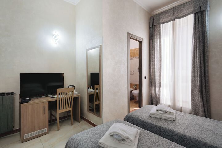 Room 51 of 180