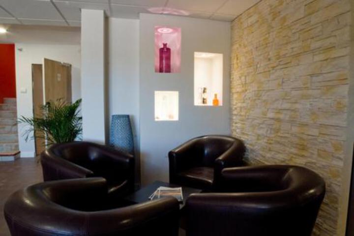LOGIS HOTEL RESTAURANT LA TOUR DE CIRON