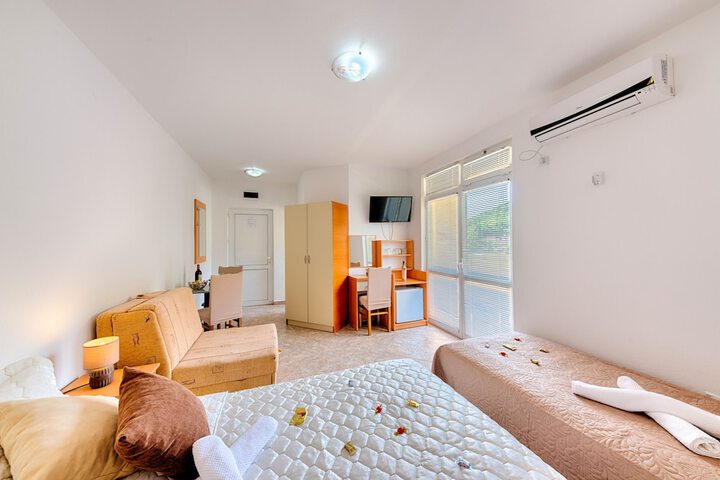 Room 8 of 28
