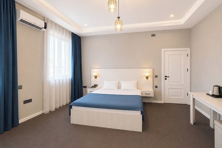 Room 15 of 26