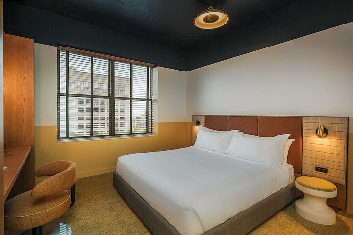 Room 12 of 36