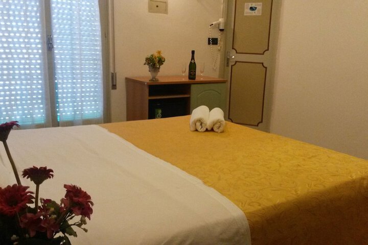 Room 5 of 33