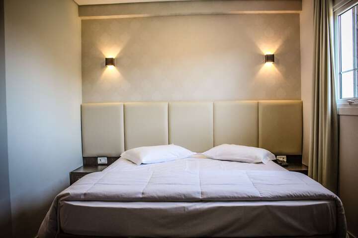 Room 10 of 38