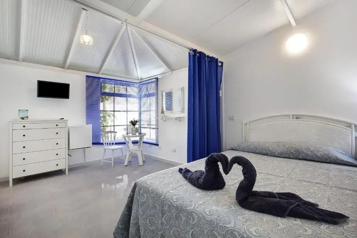 Room 3 of 16