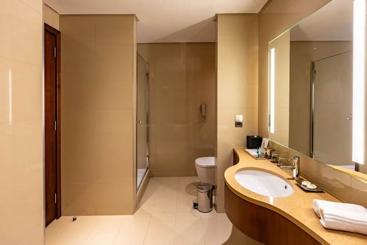 Room 43 of 70