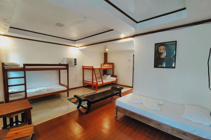 Room 8 of 85