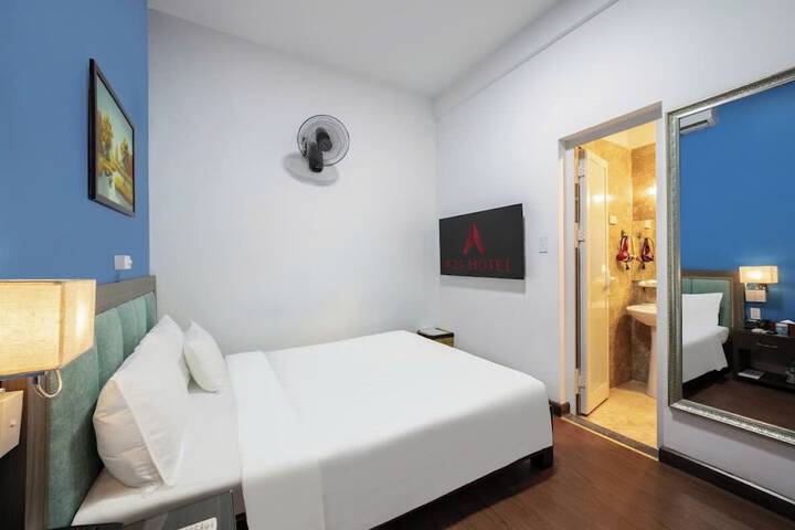 Room 5 of 14
