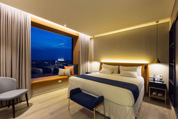 Room 42 of 100