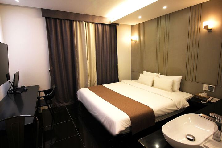Room 18 of 74
