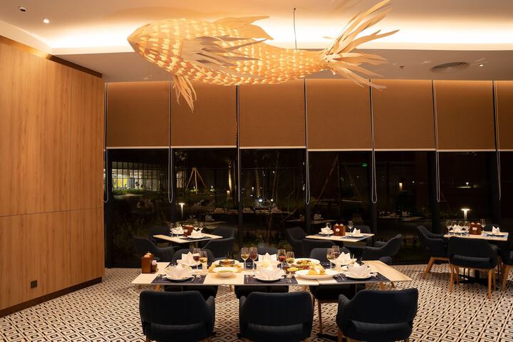Dining 57 of 90