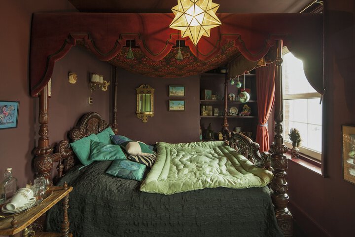 Room 8 of 108
