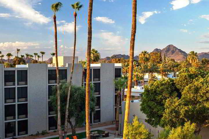Hotel 502