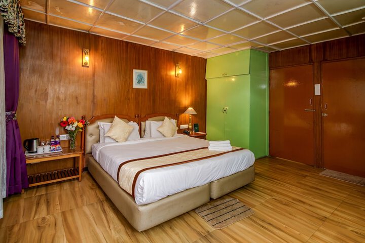 Room 9 of 22