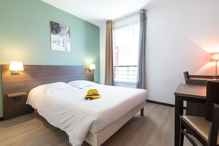 Room 7 of 40