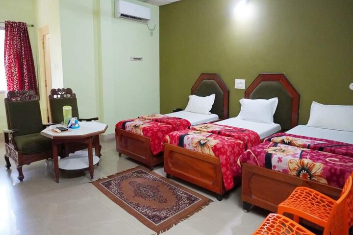 Room 7 of 18