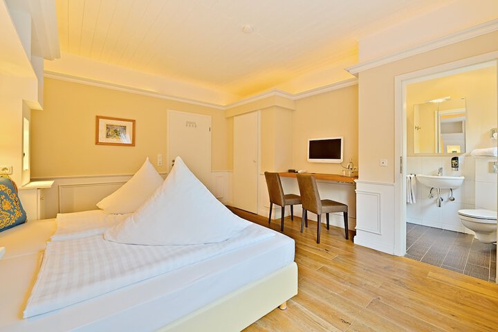 Room 12 of 50