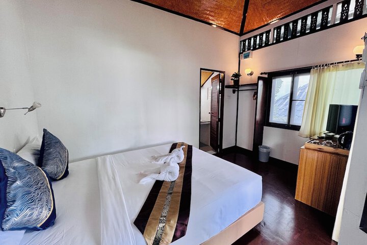 Room 4 of 40
