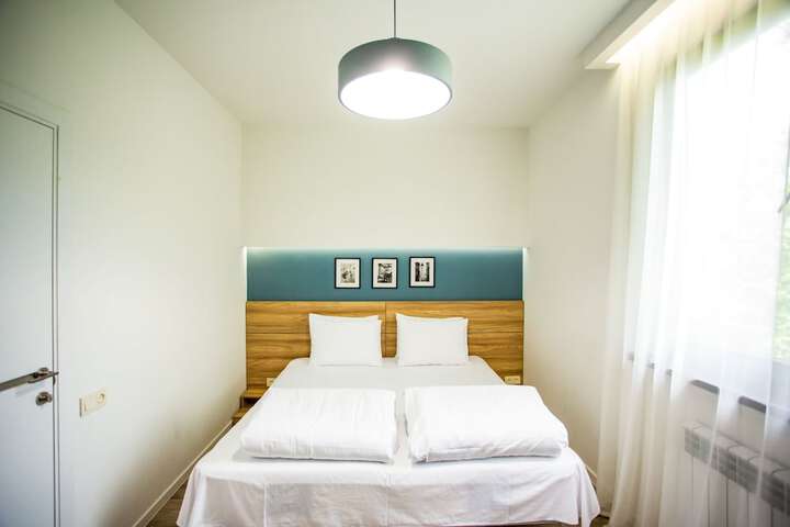 Room 7 of 103