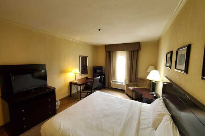 Room 4 of 23
