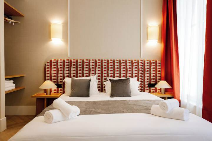 Room 4 of 17