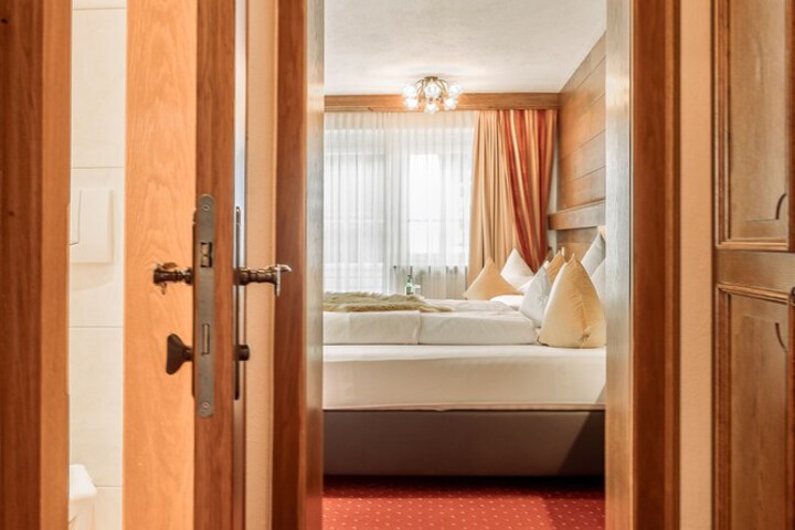 Room 44 of 84