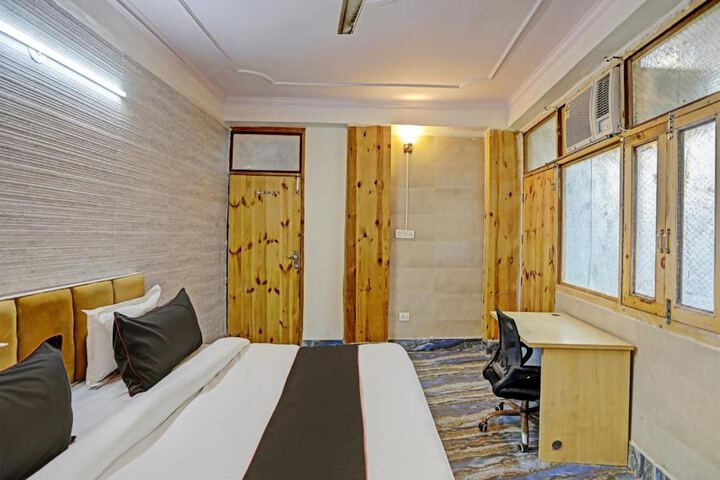 Room 6 of 15