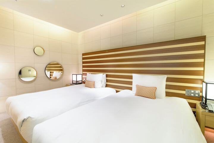 Room 9 of 50