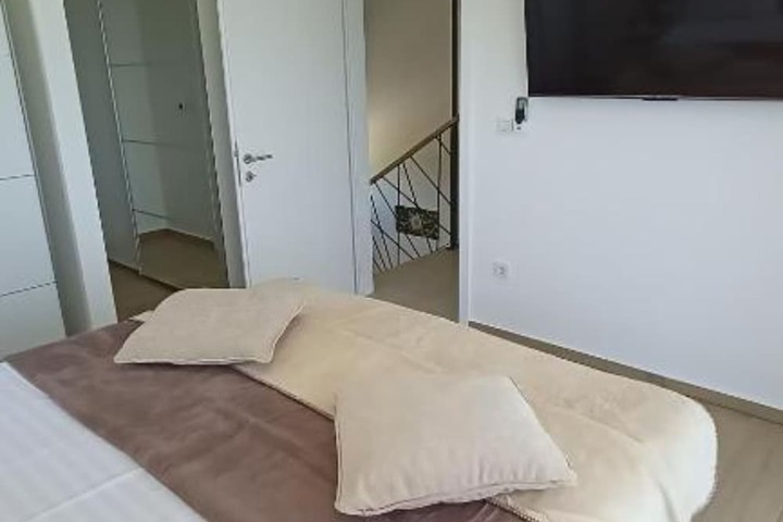 Room 7 of 29
