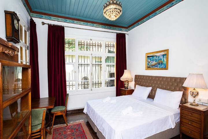 Room 2 of 36
