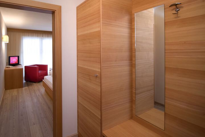 Room 9 of 70