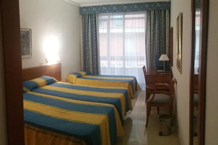 Room 6 of 37