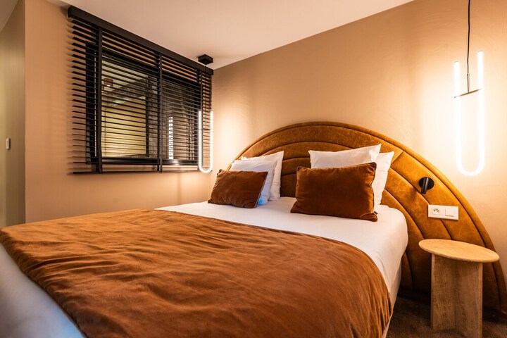 Room 35 of 100