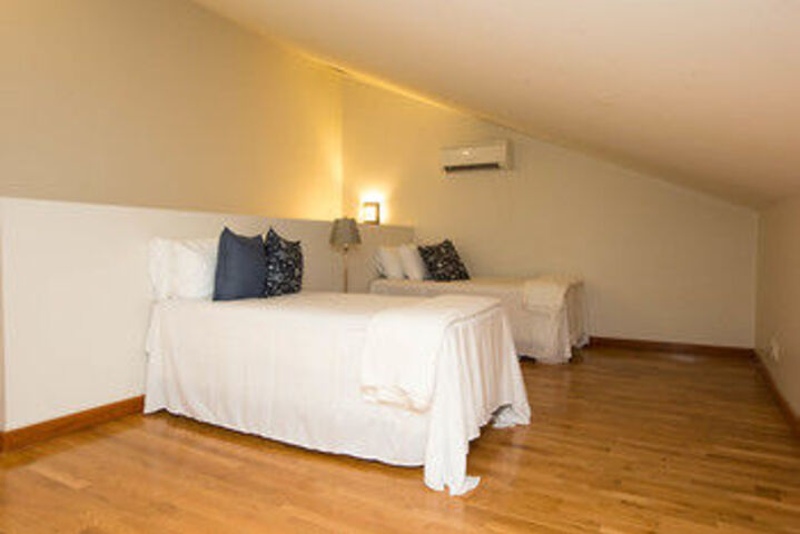 Room 10 of 26