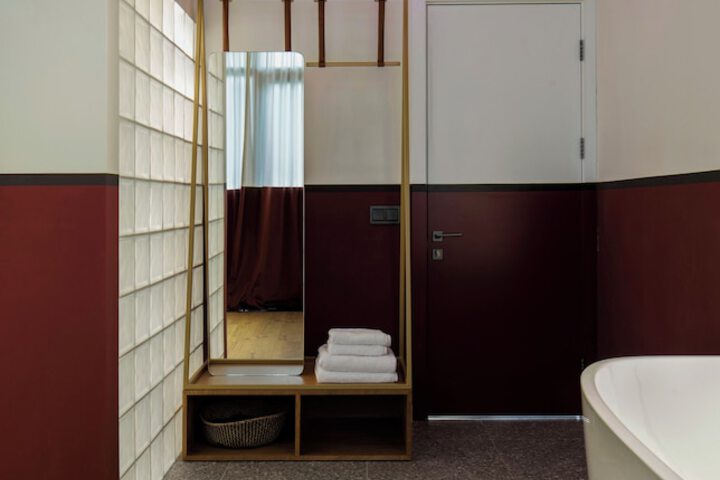 Room 16 of 40